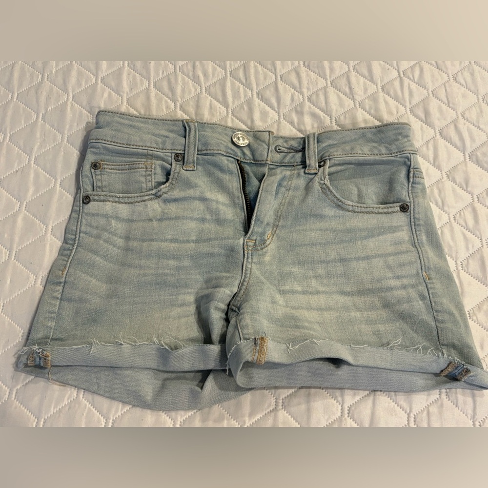 American Eagle Hi Rise Shortie Short, Size 2, Light Wash
